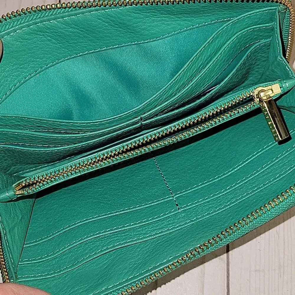 TORY BURCH Vintage Kipp Zippy Wallet Green FLAWS